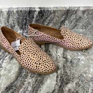 Universal Thread Pink and Black Flats with Suede Texture